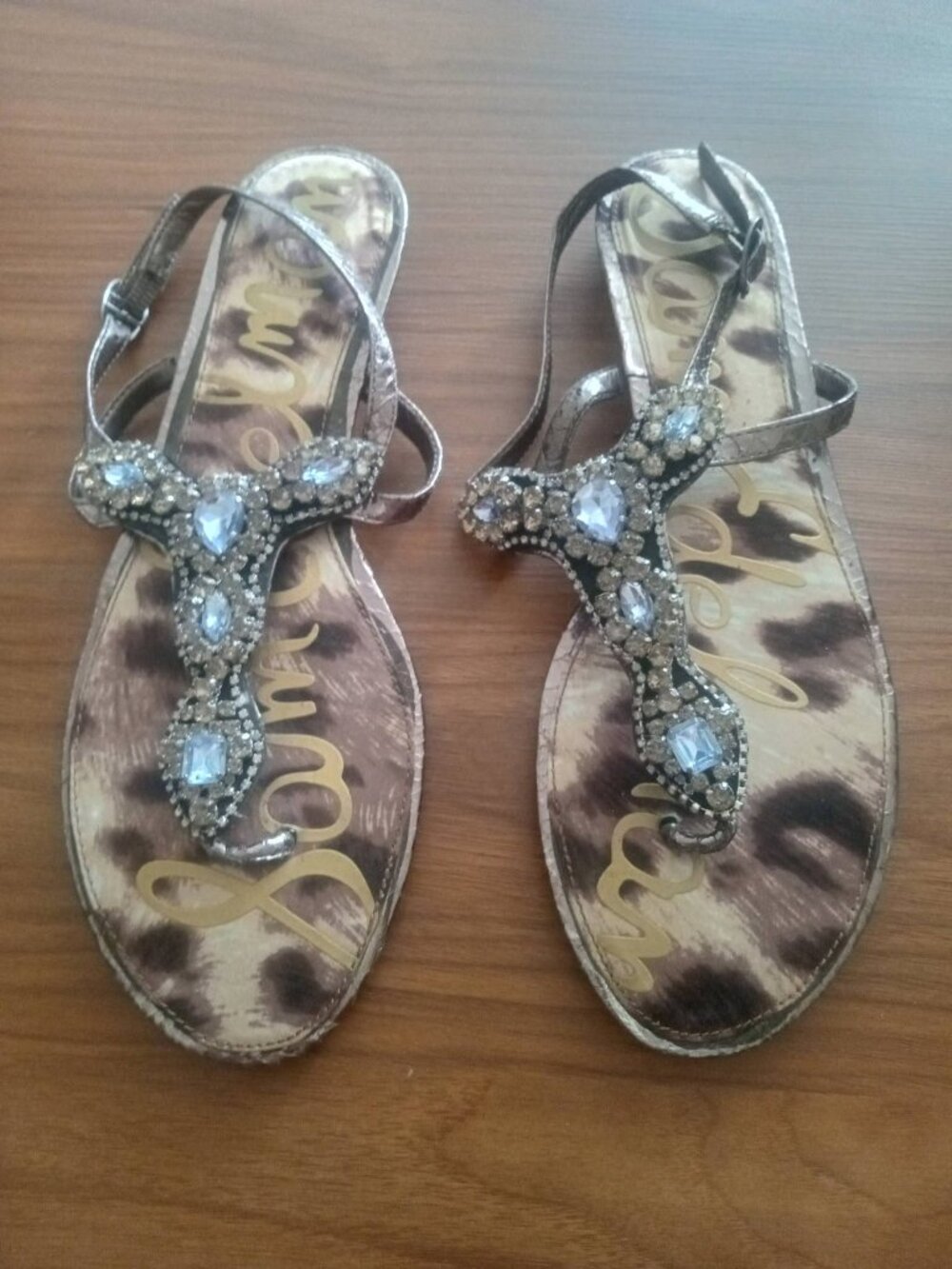 Vince Camuto Y2K, Boho-Glam Jeweled “T” Strap Sandals Size 10.5 Med